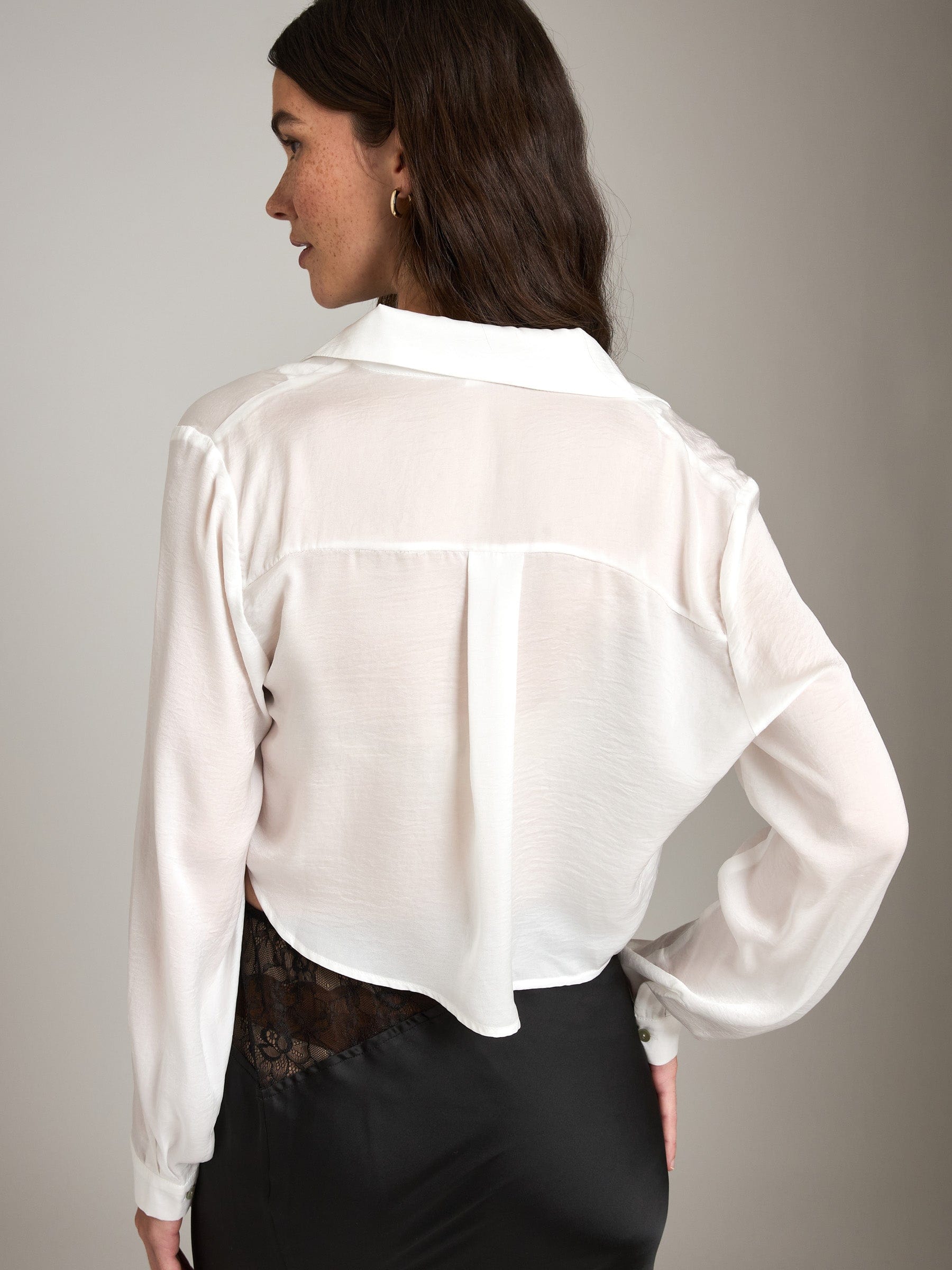 TOPS - LOVEFINN - Satin Cropped Shirt - PLENTY