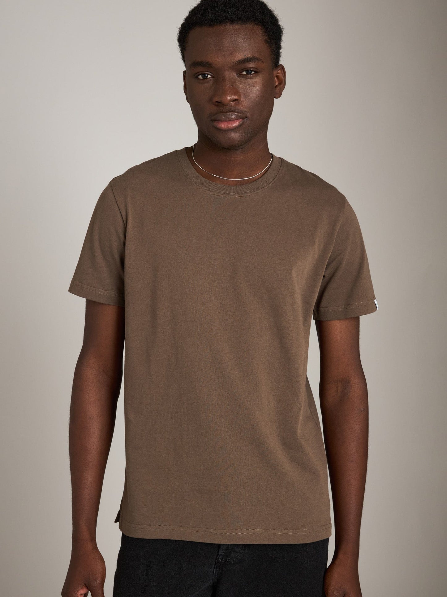 ATRIUM M TOPS Walnut / S Slim Crew Tee