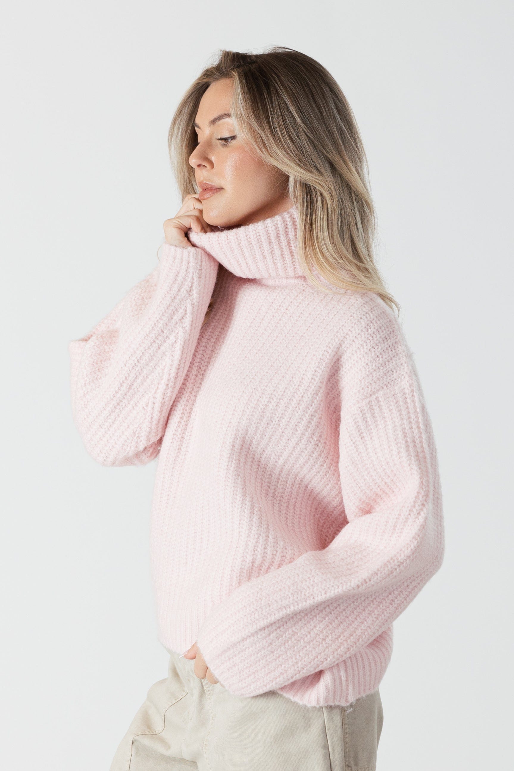 LYLA + LUXE Sweater Sahar Ribbed Turtle Neck Sweater