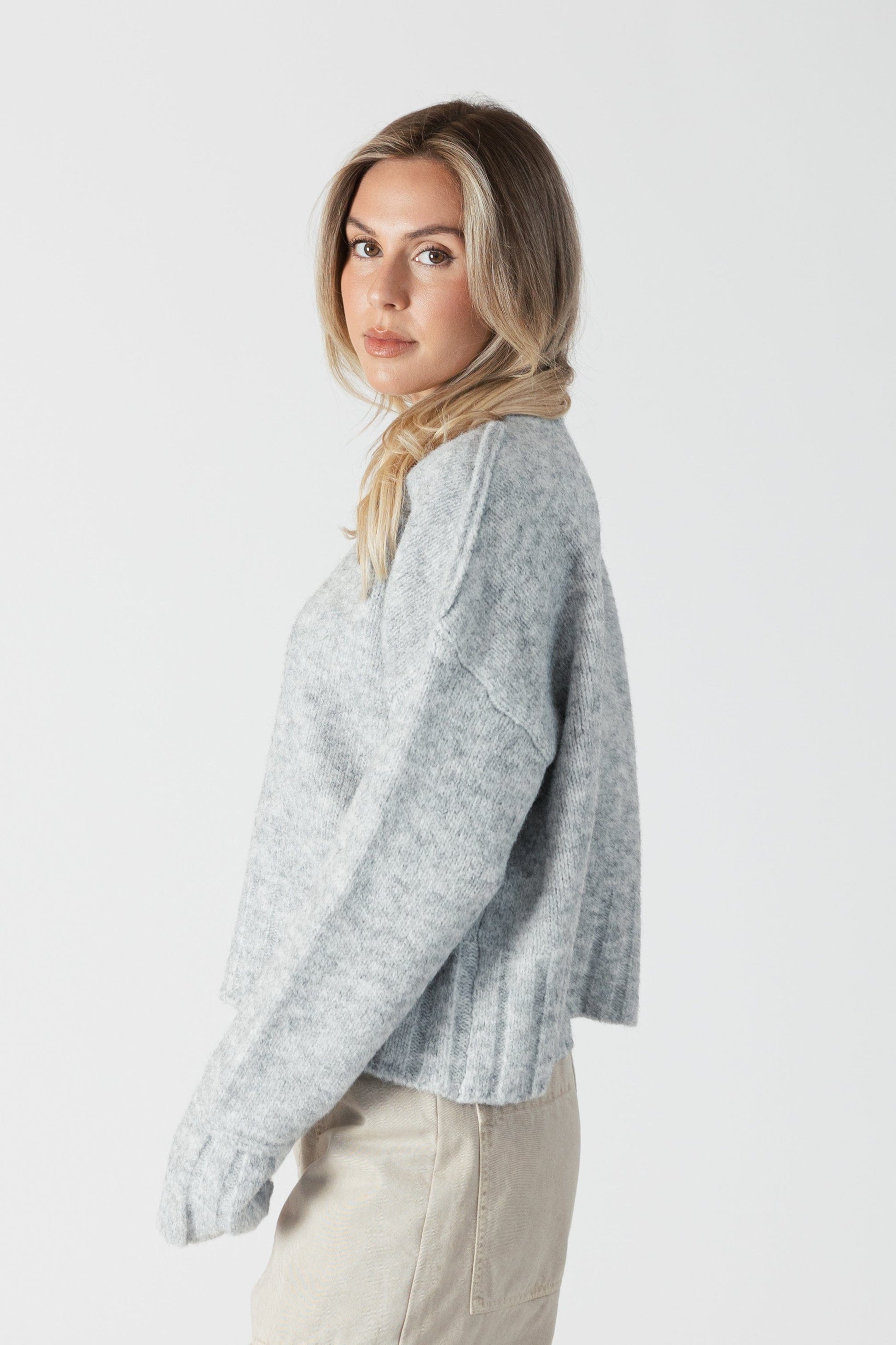 LYLA + LUXE sweater Timmy Short Sweater