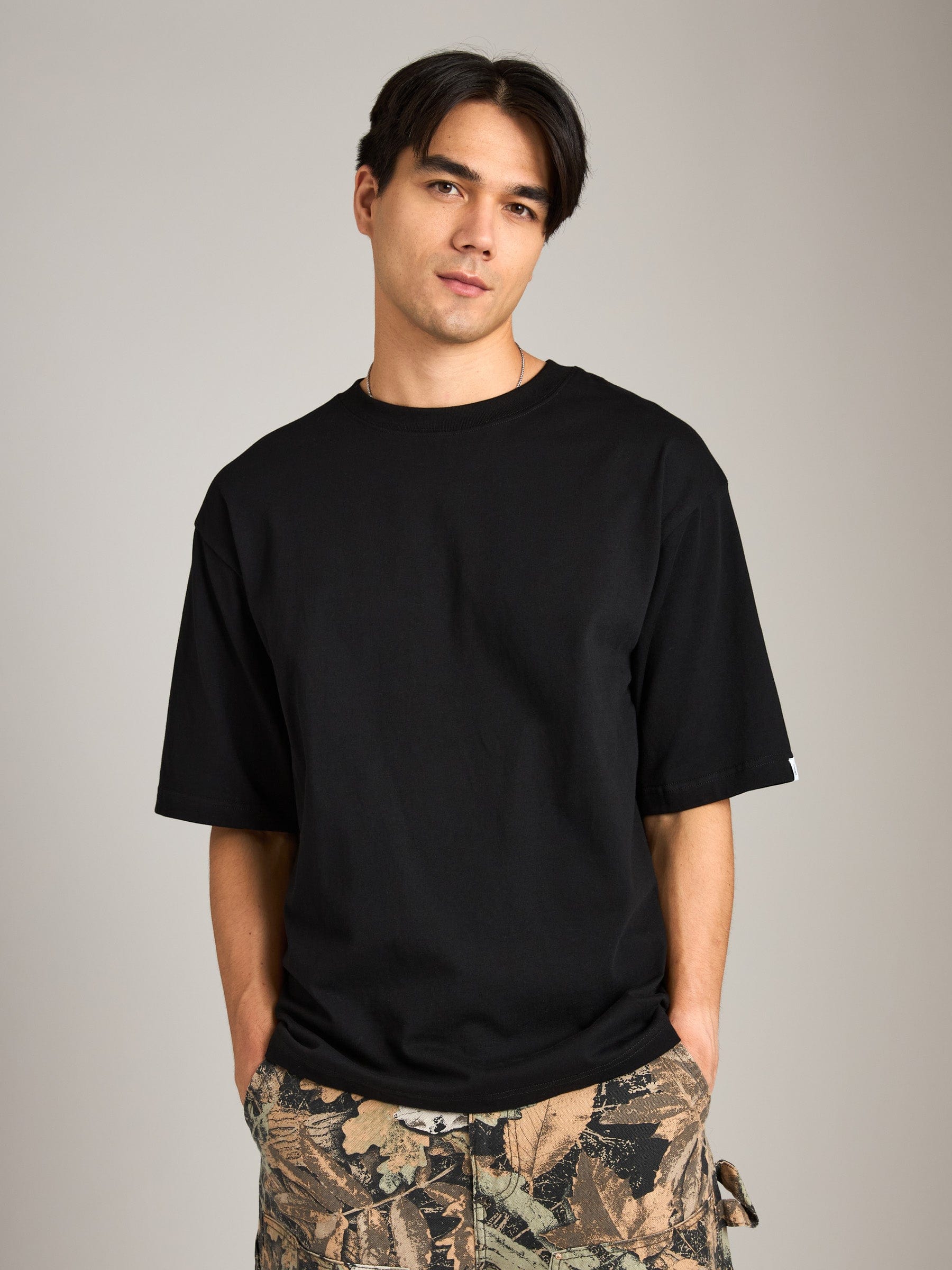 ATRIUM M TOPS Black / XS Relaxed Oversized Tee