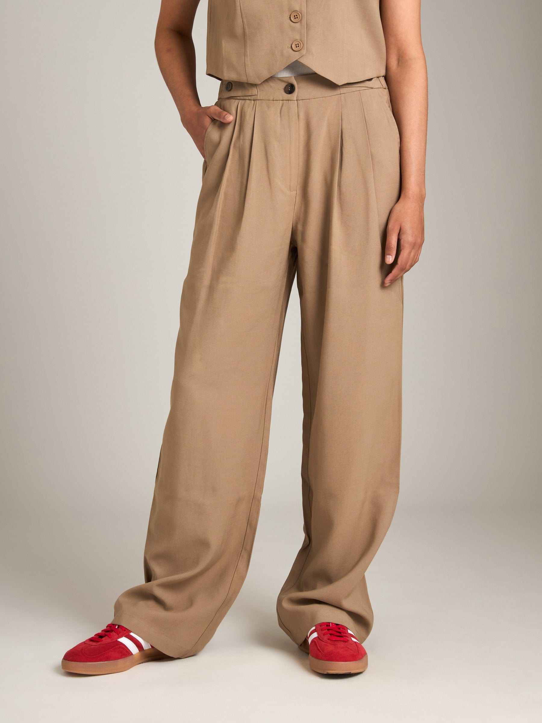 Monk & Lou bottoms Mushroom / 00 Rebecca Pleated Wide Trouser