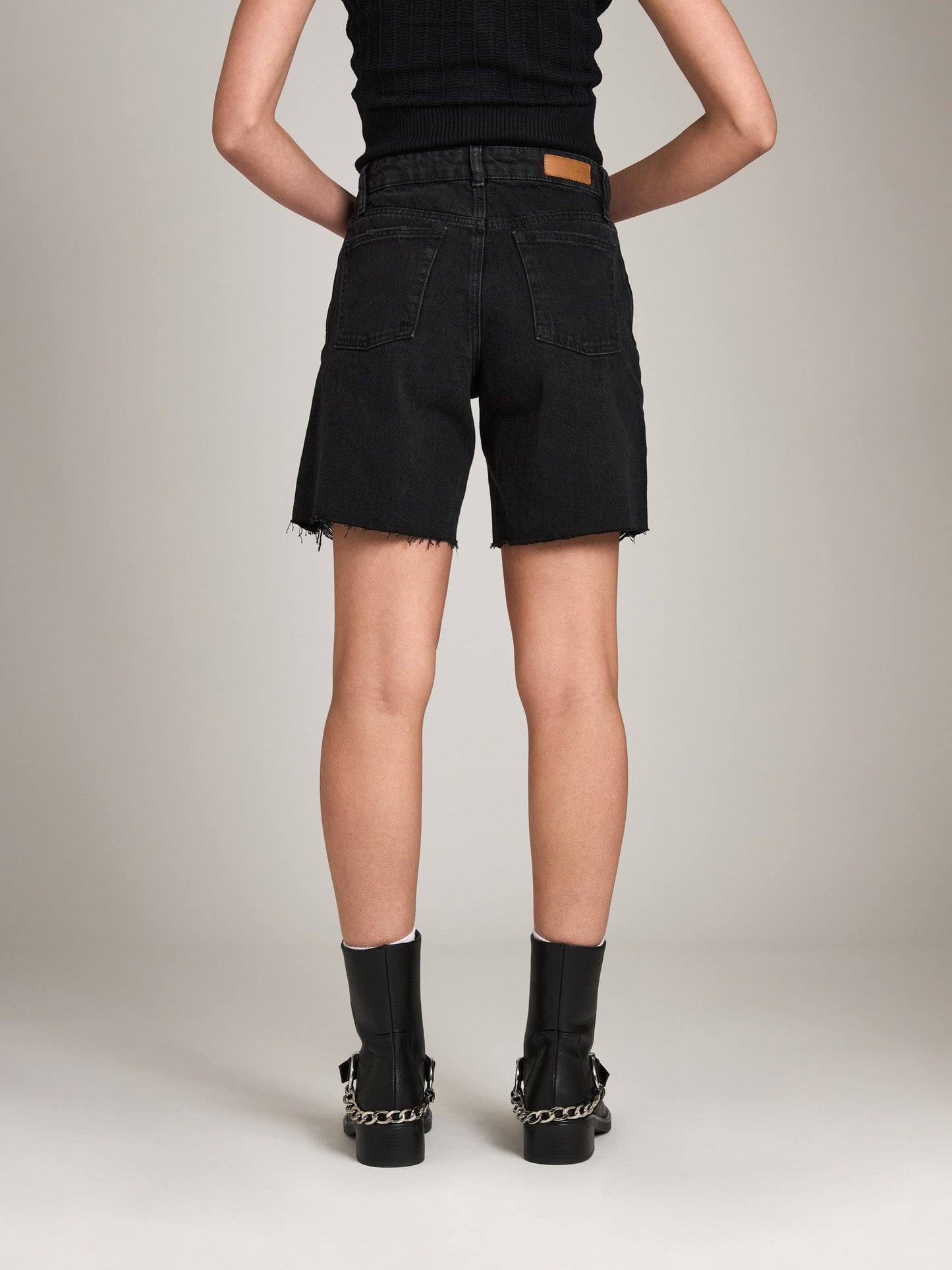 Tailor Made Denim Premium Oslo 90's Short Destroyed - Frost Black