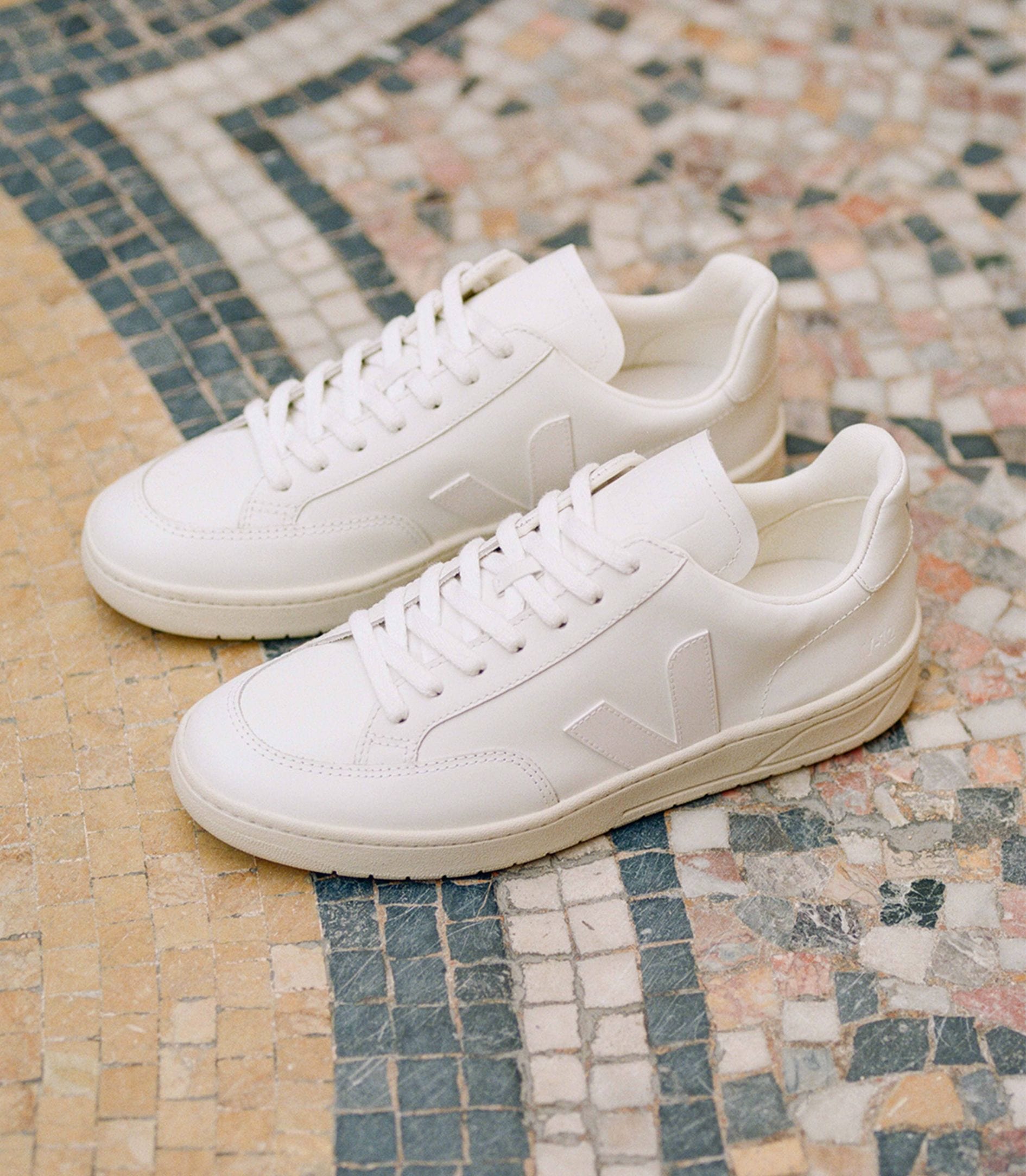 SHOES - VEJA - V12 Leather Sneaker - PLENTY